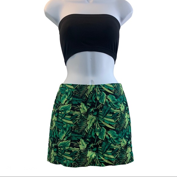 5for20 H&M green jungle leafs mini skirt - Picture 2 of 7
